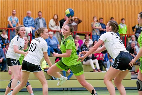 Nach drei Niederlagen in Folge müssen langsam mal wieder Punkte her. Carolin Paul empfängt mit der HSG Langelsheim/Astfeld am Samstag in der Handball-Landesliga die SG Börde. Foto: Drechsler