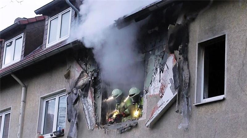 Polizei nimmt mutmaßlichen Brandstifter vorübergehend fest Nach einem Brand in einem Mehrfamilienhaus in Langenhagen ermittelt die Polizei gegen einen Mieter wegen schwerer Brandstiftung.