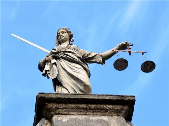 Nach einem Drogenexzess, bei dem ein 25-Jähriger aus Bad Harzburg tot in einem Bus gefunden wurde, wird nun ein 27-jähriger ehemaliger Goslarer im Amtsgericht Goslar zu einer Bewährungsstrafe von 18 Monaten verurteilt. Symbolfoto: Pixabay