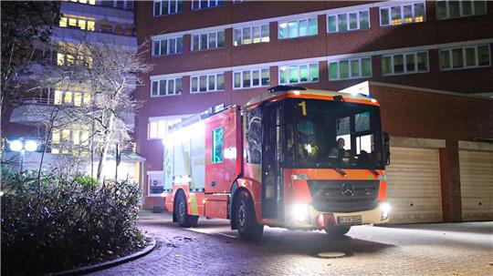 Nach einem Feuer in einer Pflegeeinrichtung in Hannover stirbt ein Mann in einem Krankenhaus.