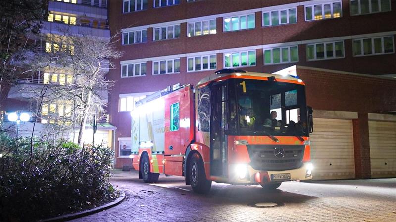 Nach einem Feuer in einer Pflegeeinrichtung in Hannover stirbt ein Mann in einem Krankenhaus.