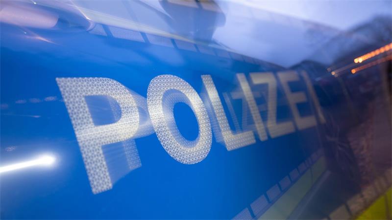 Nach einem Raubüberfall mit einer Toten in Isernhagen sucht die Polizei nach dem Täter. (Symbolbild)