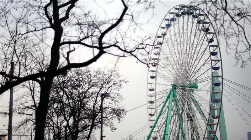 Nach einem Stromausfall läuft die Deutzer Kirmes in Köln wieder. (Archivbild)