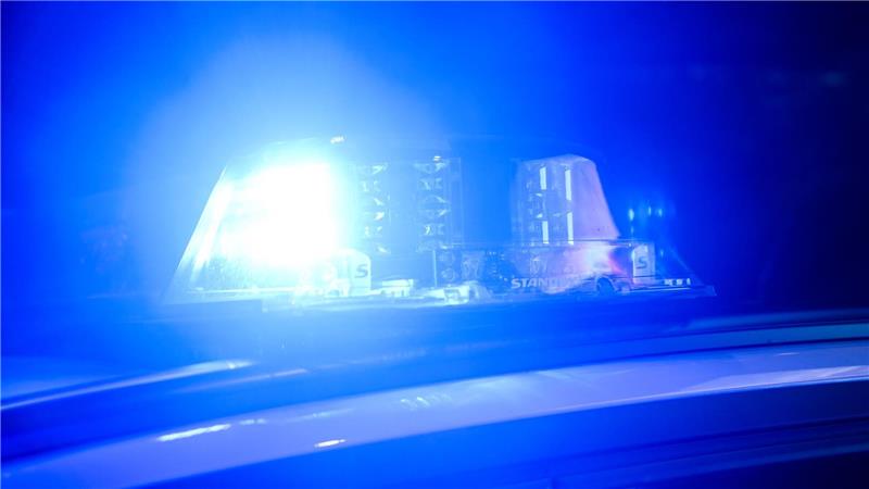 Nach einem Verkehrsunfall auf der A28 im Landkreis Oldenburg war die Fahrbahn mehrere Stunden gesperrt. (Symbolbild)