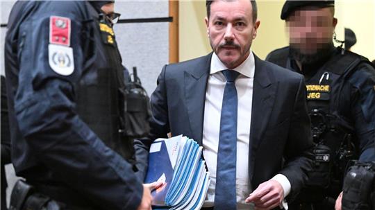 Nach einem ersten Urteil kommt ein neuer Prozess auf den Ex-Milliardär René Benko zu. 