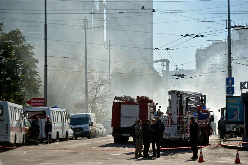 Neue russische Angriffe auf Ukraine - Explosionen in Kiew Nach einem russischen Drohnenangriff im Stadtzentrum von Kiew. Mit neuen Angriffen in der Nacht löste Russland in der Ukraine landesweiten Luftalarm aus.