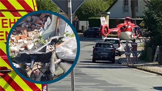 Nach einen internistischen Notfall hatte der Fahrzeugführer die Kontrolle über seinen Pkw verloren, war von der Straße abgekommen und in die Häuserwand eines Geschäftshauses gefahren.