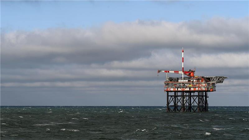 Energiekonzern darf mit Erdgasbohrungen vor Borkum beginnen Nach einer Behördenentscheidung darf auch auf deutschem Hoheitsgebiet in der Nordsee vor Borkum Erdgas gefördert werden. (Archivbild)