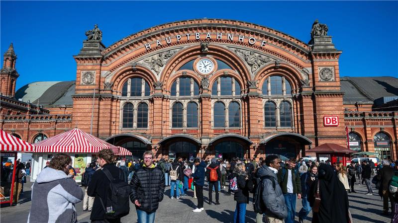 Nach einer Bombendrohung ist der Bremer Hauptbahnhof geräumt worden. 