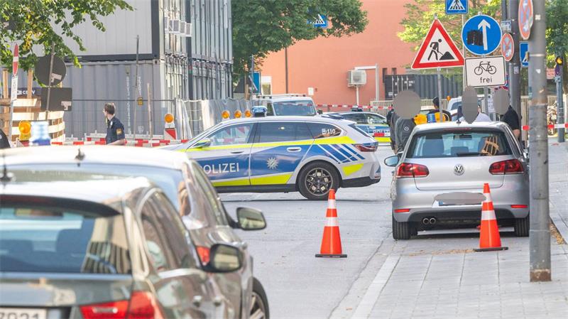 Brandanschläge auf Münchner Rüstungsunternehmen Nach einer Brandattacke auf eine Baustelle sind zwei Verdächtige gefasst worden.