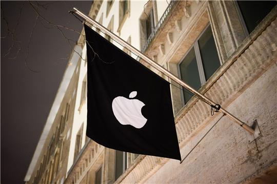 Nach einer Entscheidung der EU-Kommission verändert Apple das Vorgehen bei Abo-Abschlüssen außerhalb des App Stores in Europa.