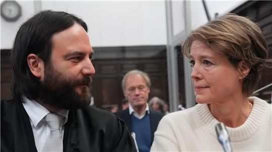 Nach einer dramatischen Szene im Gerichtssaal wurde der Prozess kurz unterbrochen. 