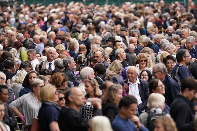 Nach einer neuen Prognose könnte die Weltbevölkerung schon um 2040 einen Höchststand von 8,5 Milliarden Menschen erreichen und bis zum Ende des Jahrhunderts auf etwa 6 Milliarden zurückgehen.