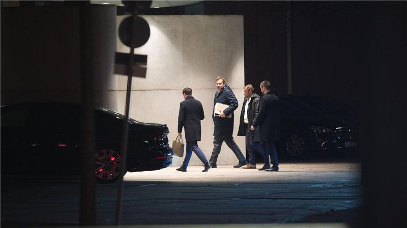 Nach fast sechs Stunden haben die Spitzen von Union und SPD ihre Beratungen beendet.