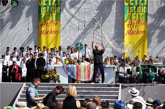 Nach fünf Tagen voller politischer Statements und Bibelarbeiten geht der Kirchentag in Nürnberg zu Ende.