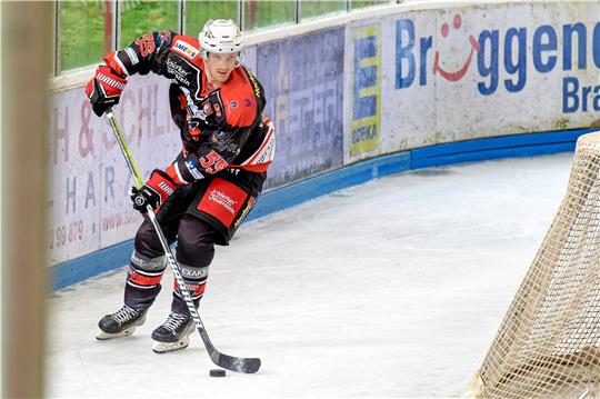 Nach gerade mal neun Spielen ist schon wieder Schluss: Die Harzer Falken haben den Vertrag mit dem schwedischen Verteidiger William Carlén vorzeitig aufgelöst. Foto: Drechsler