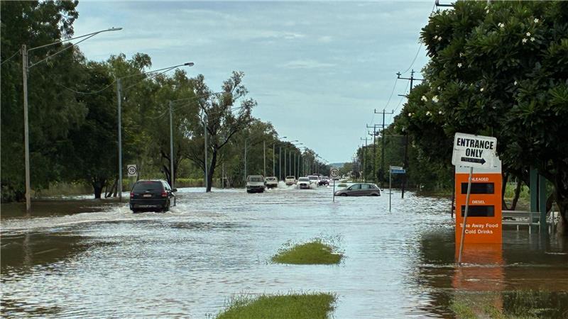 Nach heftigem Regen ist der Katherine River über die Ufer getreten.