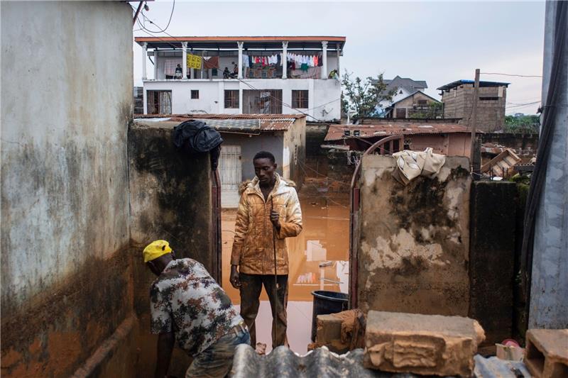 Nach schweren Regenfällen im Kongo: Opferzahl steigt auf 120 Nach heftigen Regenfällen sind in der Hauptstadt der Demokratischen Republik Kongo nach Regierungsangaben mindestens 120 Menschen gestorben.
