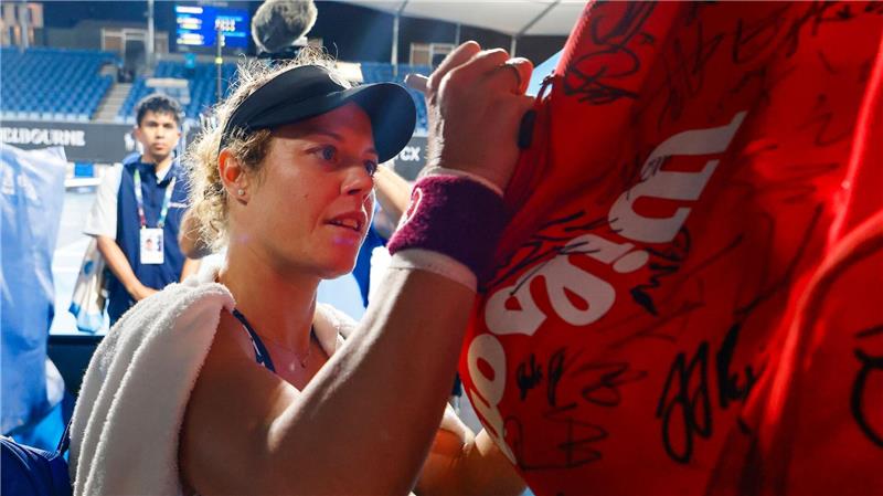 Nach ihrer tollen Aufholjagd schrieb Laura Siegemund in Melbourne viele Autogramme.