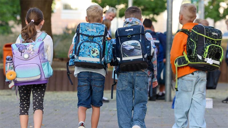 Nach jahrelangem Anstieg geht die Zahl der Schülerinnen und Schüler in Deutschland ab 2029 zurück. (Symbolbild)