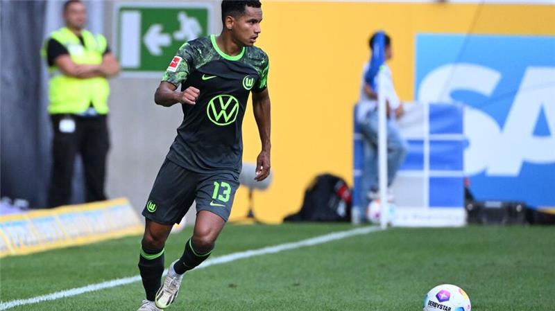 Nach langer Verletzungspause nimmt Rogerio wieder teilweise am Mannschaftstraining des VfL Wolfsburgs teil.