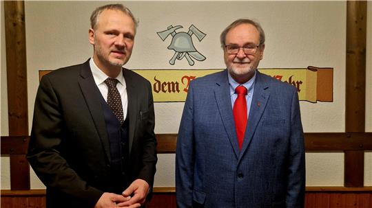 Nach mehr als 20 Jahren als Ortsbürgermeister legt Alexander Ehrenberg (l.) sein Amt nieder. Sein Nachfolger heißt Detlef Henke.