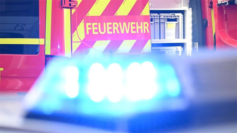 Nach mehreren Bränden im Bereich des Vareler Waldes wendet sich die Polizei an die Bevölkerung. (Symbolbild)