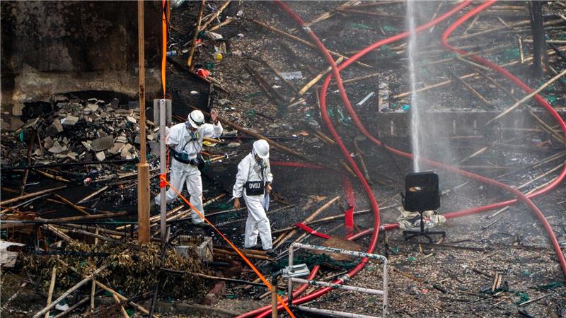 Nach tödlichem Brand: Polizei untersucht Brandort in Tai Po Hongkong