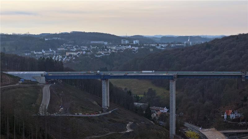 Nach vier Jahren rollt der Verkehr auf der Rahmedetalbrücke wieder.