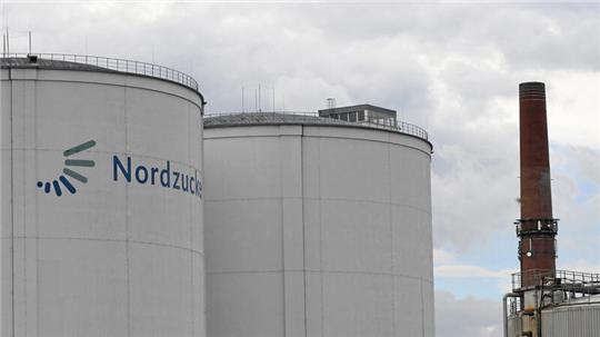 Nach wie vor kein Dampf in Sicht: In der Zuckerfabrik Schladen wird zwar fieberhaft gearbeitet, aber die Rübenverarbeitung ruht wegen eines Defektes.