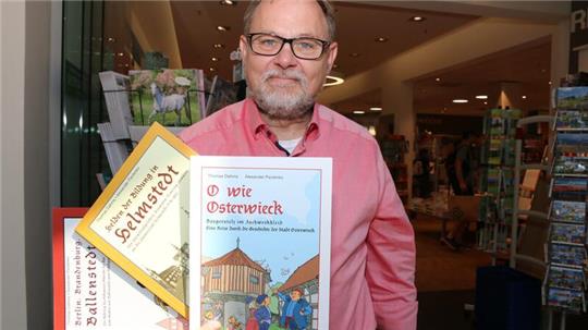 Nach wie vor setzt Dr. Thomas Dahms auf inhabergeführte Buchhandlungen. Dort sind seine Comics erhältlich.