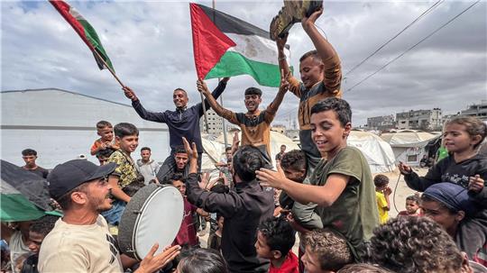 Nach zwei Jahren Krieg wird im Gazastreifen die Einigung auf eine Waffenruhe gefeiert.