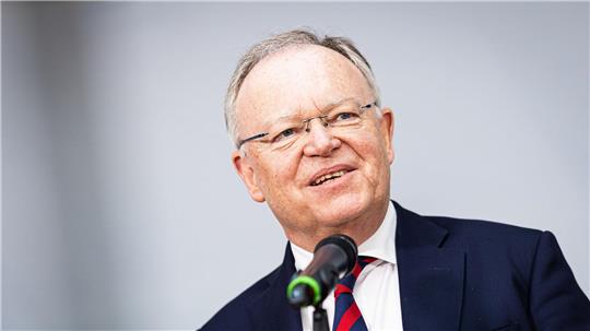 Nach zwölf Jahren als Regierungschef zieht sich Niedersachsens Ministerpräsident Stephan Weil zurück. (Archivbild)