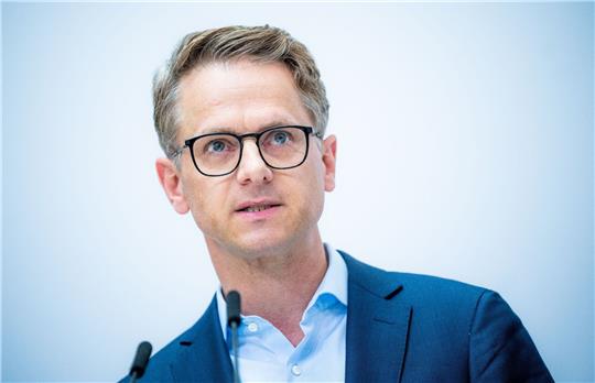 Nachdem CDU-Chef Merz mit Linnemann einen Wirtschaftsliberalen zum designierten Generalsekretär gemacht hat, pocht jetzt der Sozialflügel auf mehr Einfluss in der Parteispitze.