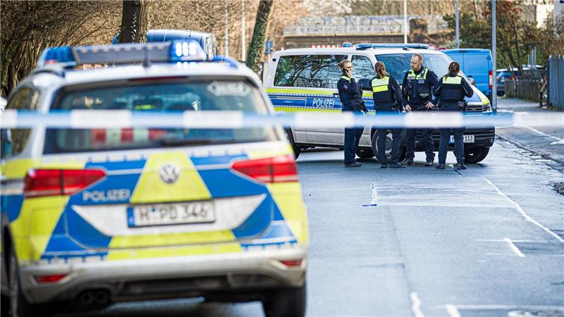 Nachdem ein 51 Jahre alter Mann in Langenhagen bei Hannover mit einem Schuss am Bein verletzt wurde, hat die Polizei Ermittlungen aufgenommen.