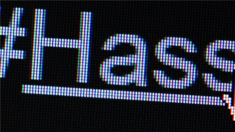 Nachdem sie den Tod ihres Babys öffentlich gemacht hatten, begegnete dem Pärchen eine Welle des Hasses, berichtet Influencerin Lisa-Marie Straube. (Symbolbild)