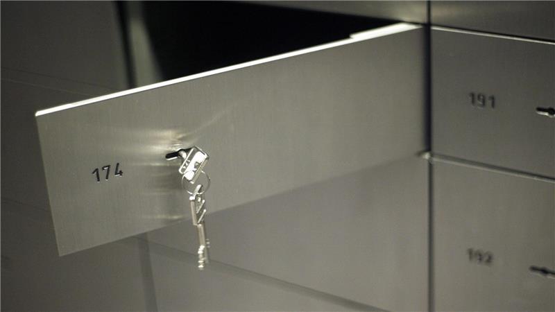 Nachdem unbekannte Täter in einer Bank in Wilhelmshaven mehrere Schließfächer aufgebrochen haben, geben sich nun Betrüger als Bankmitarbeiter aus. (Symbolbild)