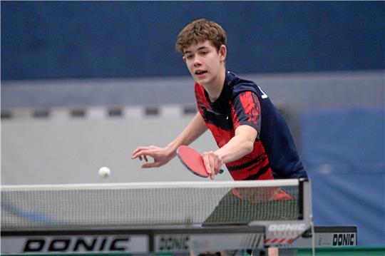 Nachwuchstalent Tristan Nowak gewinnt ein Einzel und zusammen mit dem besten Okeraner des Tages, Pascal Hoffmann, beide Doppel. Foto: Gietemann