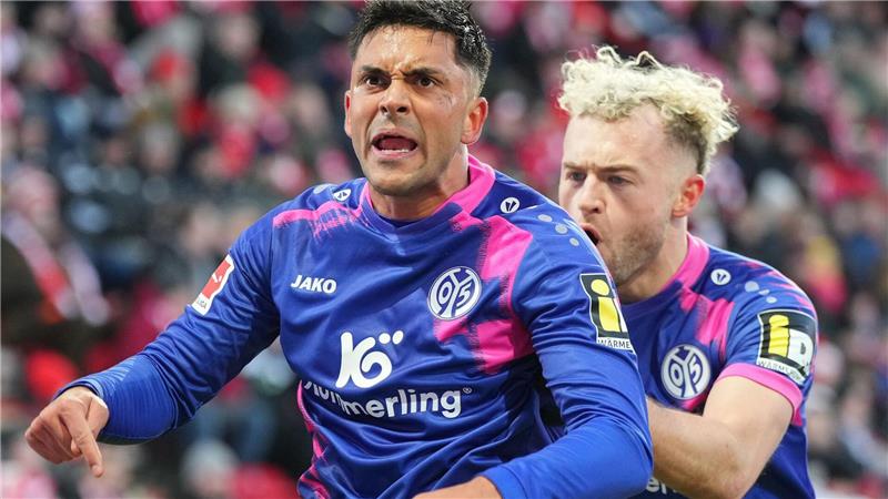 Emotionale Fischer-Rückkehr: Mainz verpasst Sieg bei Union Nadiem Amiri (l.) und Benedict Hollerbach (r.) bejubeln den Mainzer Führungstreffer.