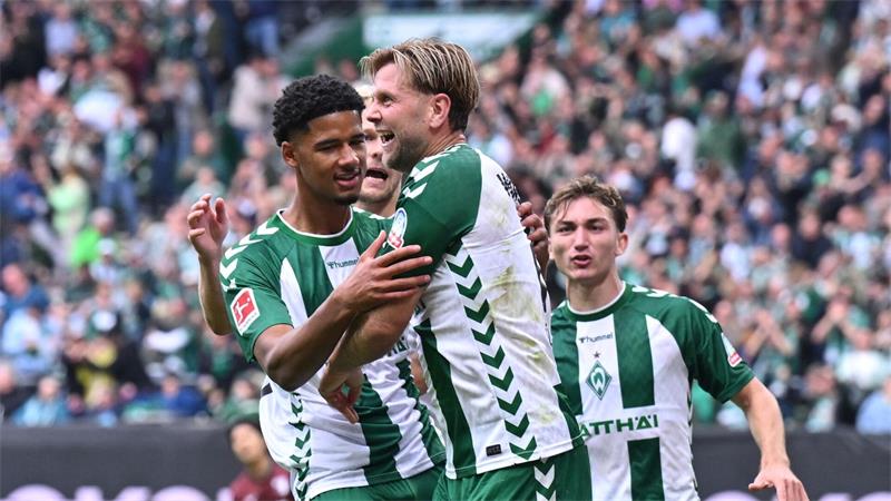 Nächster Werder-Ausfall: Salim Musah (l) hat sich schwer am Oberschenkel verletzt. 