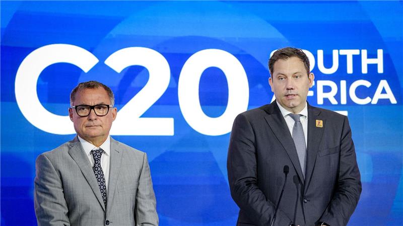Bundesbank: US-Zölle könnten weitere Rezession bringen Nagel und Klingbeil beim Treffen der G20 in Südafrika.