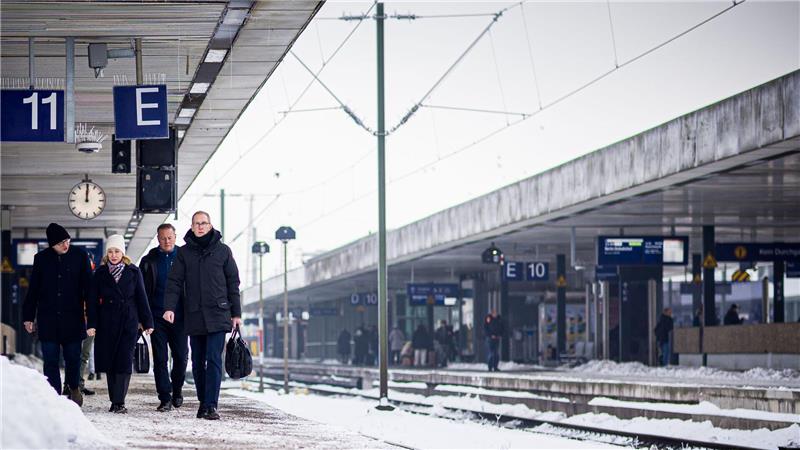 Nagl und Palla: DB informiert in Hannover über Zugverkehr im Winterwetter