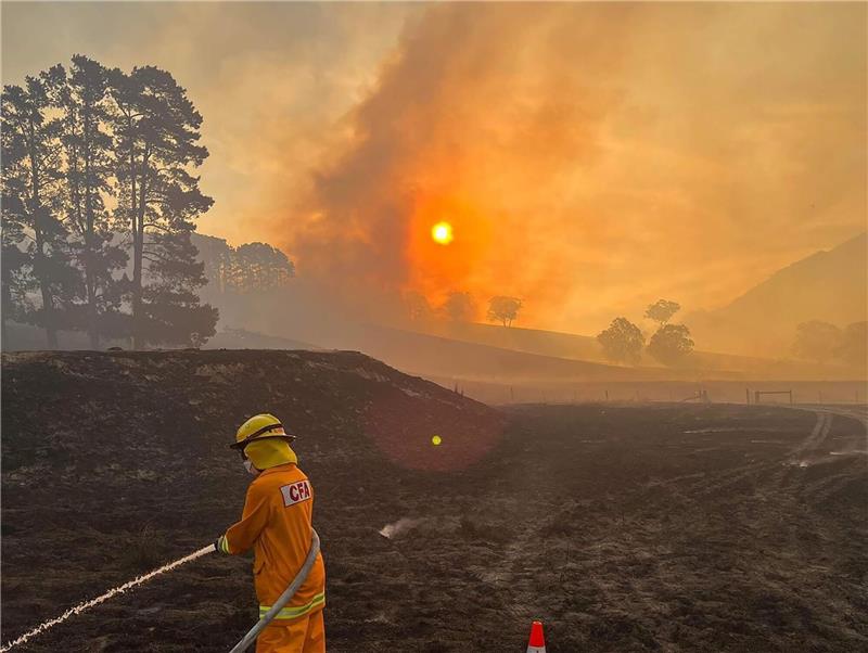 Grasfeuer lodert nördlich von Melbourne - Experten warnen Nahe der australischen Metropole Melbourne ist ein Grasfeuer außer Kontrolle geraten.