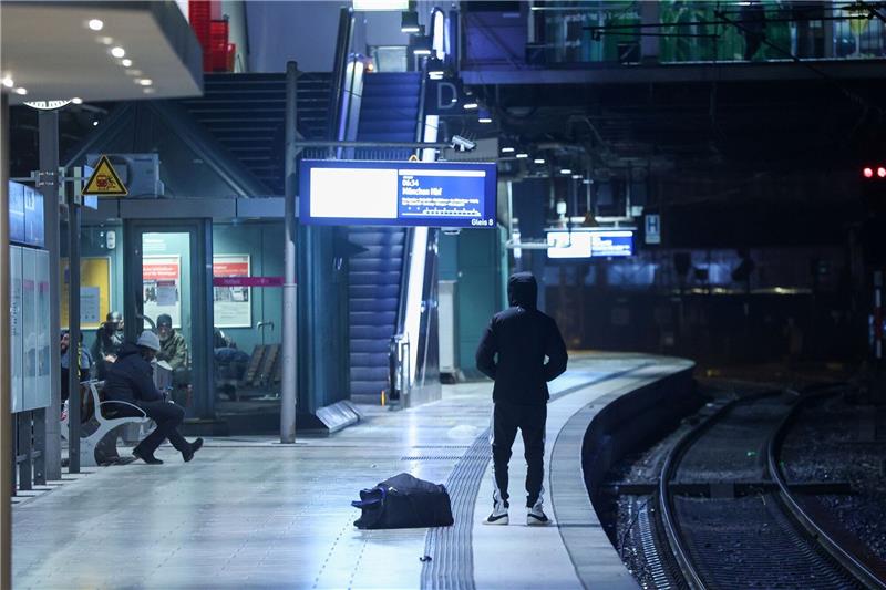 Nahezu leere Gleise am Hamburger Hauptbahnhof.
