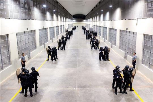 Namen «Zentrum zur Zwangsunterbringung von Terrorismus»: Der neue Gefängniskomplex Tecoluca - hier können bis zu 40.000 Gefangene gleich eingesperrt werden.