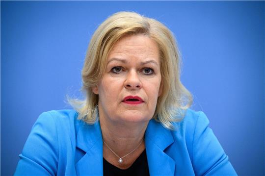 Nancy Faeser spricht in der Bundespressekonferenz.