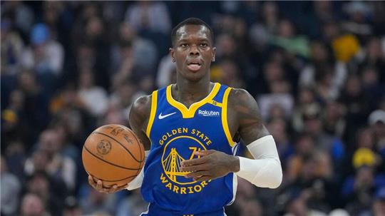 Nationalmannschaftskapitän Dennis Schröder muss offenbar schon wieder umziehen. 
