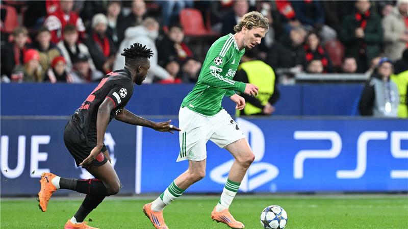 Ohne Hjulmand: Grimaldo rettet Bayer Remis gegen Newcastle Nationalstürmer Nick Woltemade (r) spielte erstmals seit seinem Wechsel nach Newcastle wieder gegen einen Bundesliga-Club.