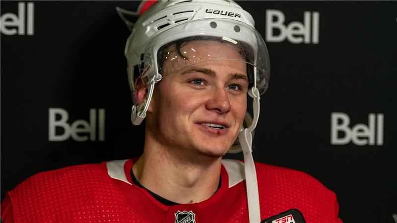 Nationalstürmer Stützle freut sich auf die Spiele in seiner Heimat. (Archivbild)