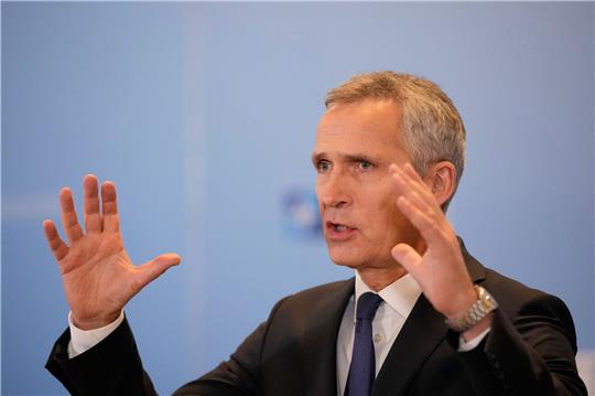 Nato-Generalsekretär Jens Stoltenberg während einer Pressekonfreenz beim Treffen der Nato-Außenminister in Bukarest.